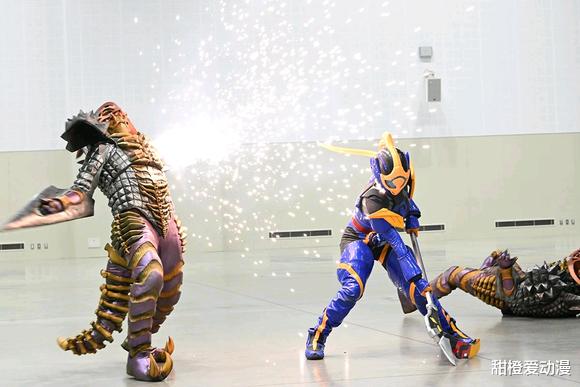 acgn漫评|假面骑士revice：大二向一辉寻求支援，赤石即将化身恶魔形态！