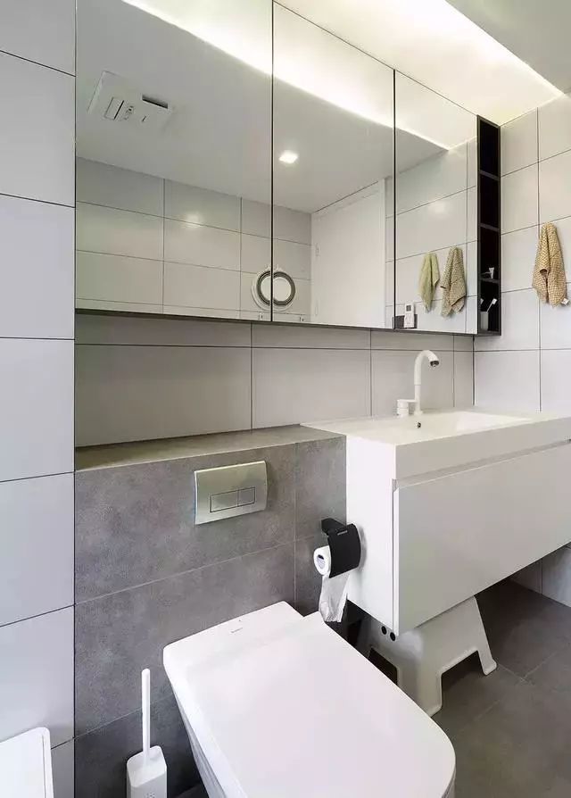 卫生间太拥挤?教你怎么把镜子和收纳柜完美结合!