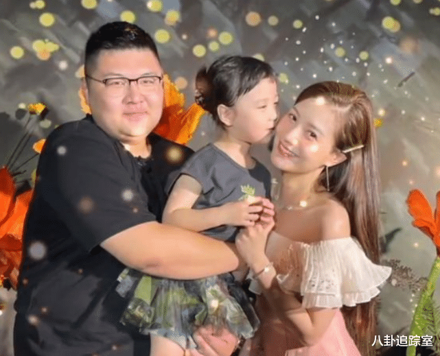 |网红猴哥婚礼延期，与妻子携手道歉，网友：又是剧本