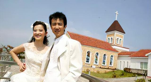 鄢颇|梅婷前夫鄢颇，离婚后与李小冉有过一段情，如今低调生活收获幸福