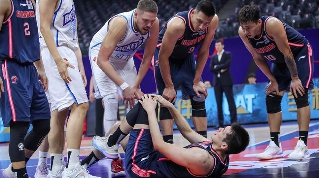 广东男篮|补强内线！CBA2位顶级大外援成广东队引援目标，朱芳雨如何选择？