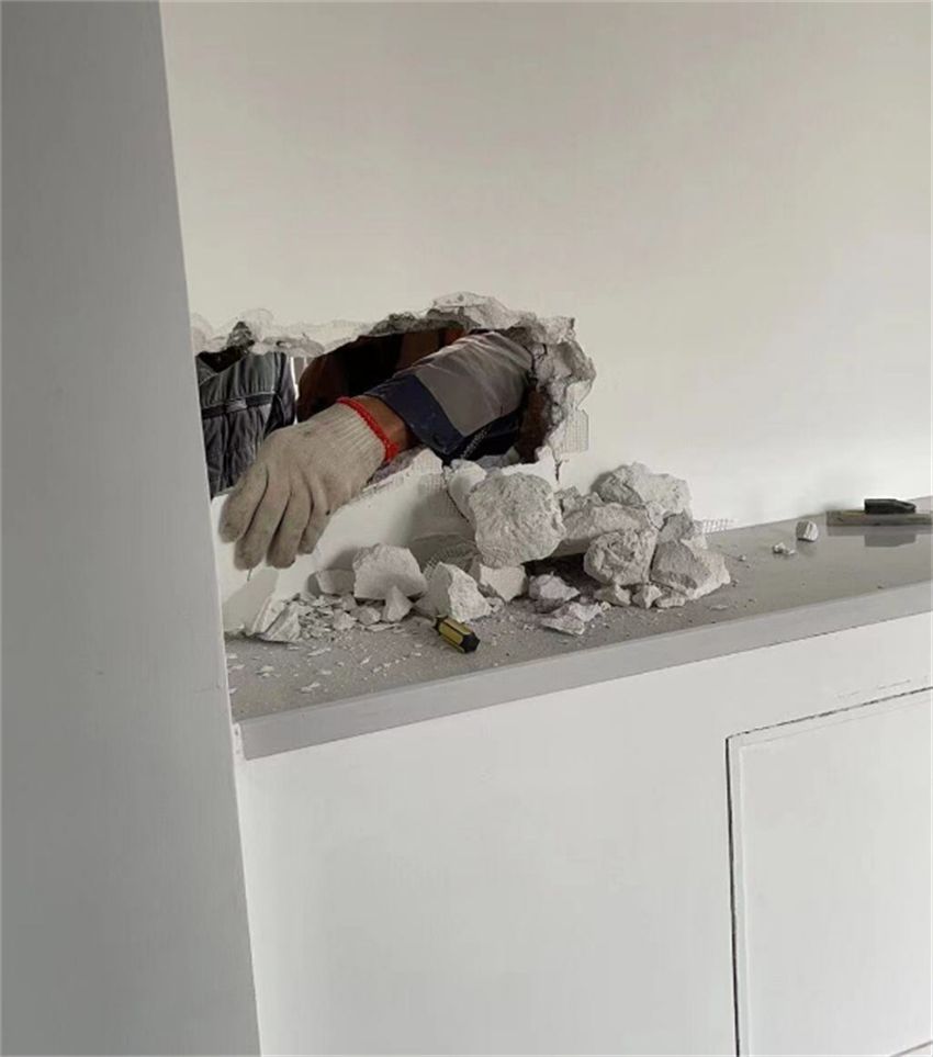 新房入住后，若遇到这种“奇葩”邻居，会分分钟被气炸吧！