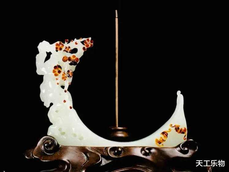 |比山料好,比籽料少!和田玉巧雕山流水料“踏雪寻梅”!