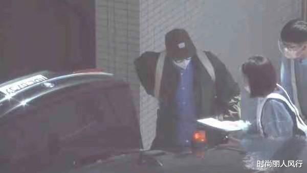 大S|大s老公终于抵达台湾！一身超帅装扮走机场，被一路护送太高调