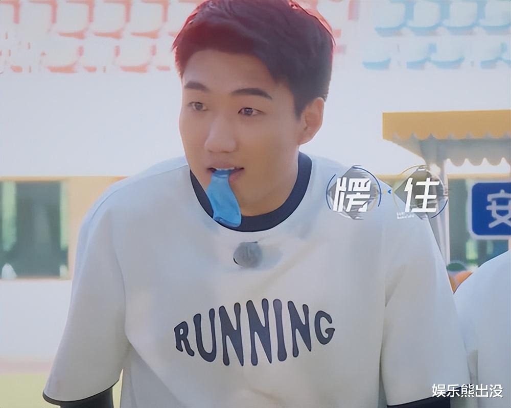 奔跑吧：跳操上下班，蔡徐坤跑赢奥运冠军，魏大勋的弹珠“躺平”