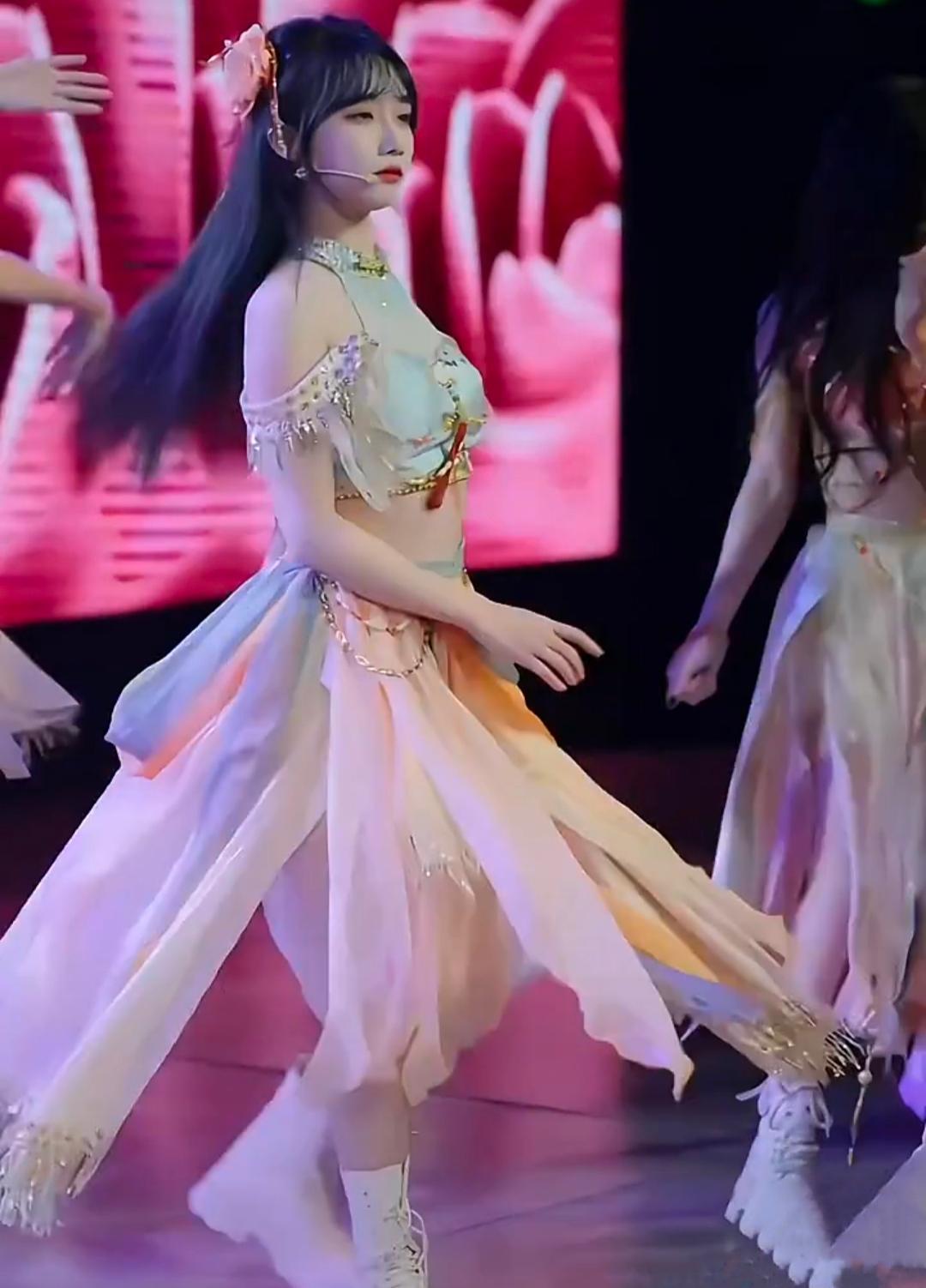 热舞|女团着古装热舞堪比仙女下凡,网友:明明可以靠颜值偏偏靠实力