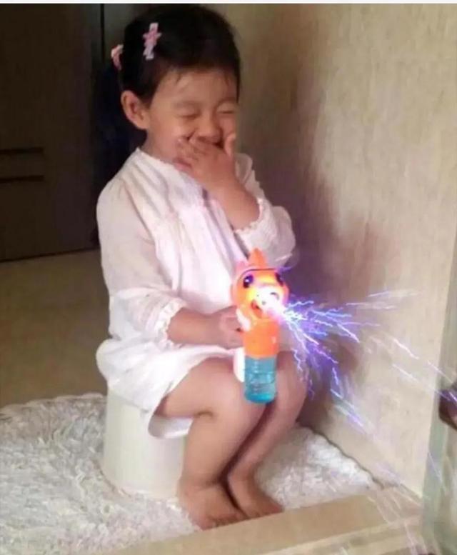 大S|卢靖姗在婚姻中跟大S相反:迁就老公事业,孩子小也要飞去看爸爸