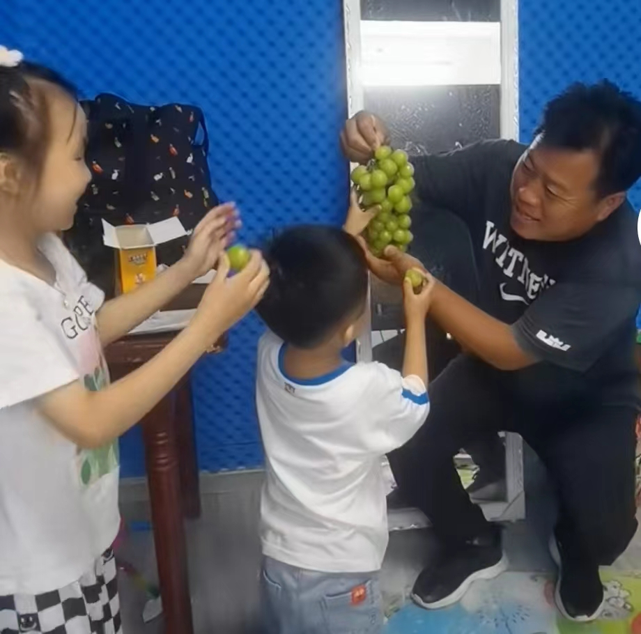 杨幂|相由心生！田静父亲晒带娃视频，奇奇悦悦摘葡萄画面惹人欢喜