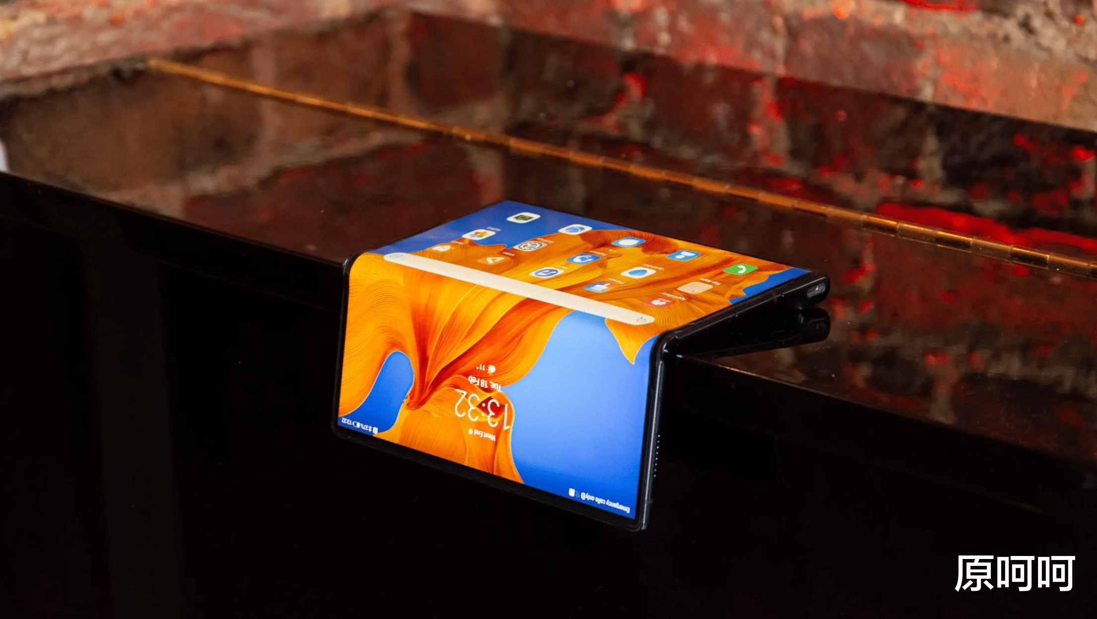 Python|华为最新折叠手机已被确定！4月28日发布，不忘初心 外折再度来袭