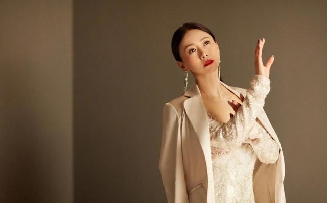 翁虹|演员翁虹，不后悔拍风月片，婚后努力做一个贤妻良母