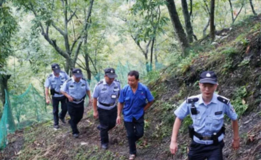 弟弟失踪不知去向,姐姐夜里做一怪梦,民警根据梦境指引顺利破案