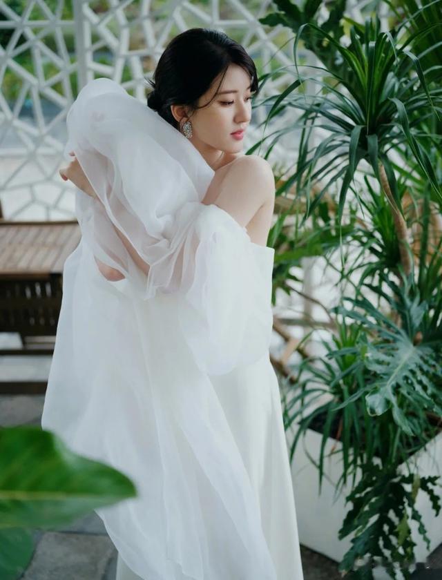 赵露思:是大众眼中的"小甜妹",顶级流量小花,汪涵的干女儿?