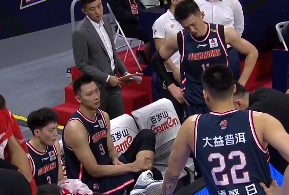 广东男篮|对手一度领先9分！广东男篮是如何扭转局面的？杜锋的暂停很及时