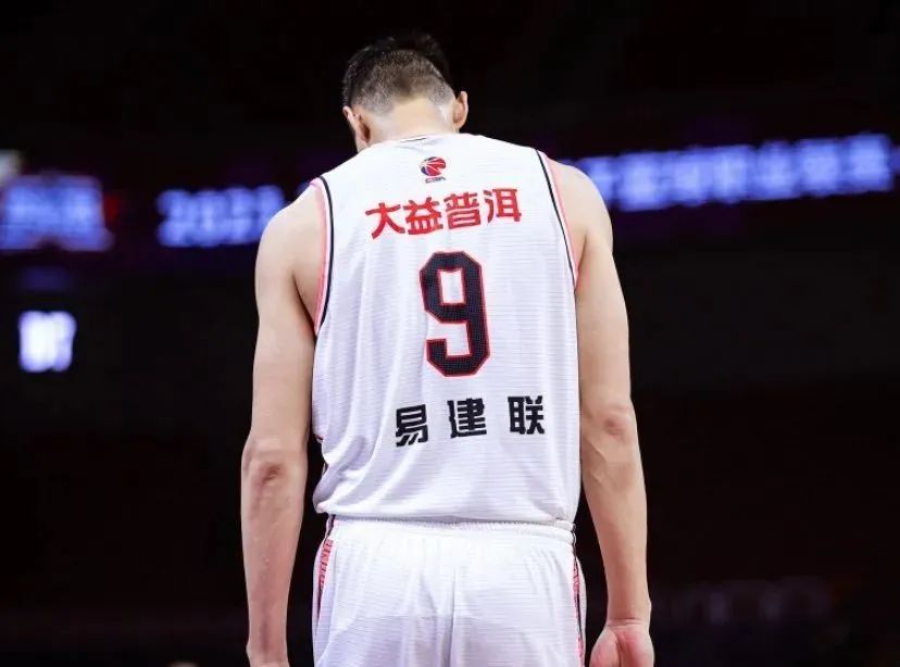 易建联|许多人说一个时代结束了，就在刚刚，阿联发文……