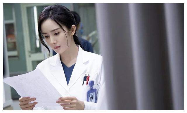 抖音|好家伙!杨幂新剧被全网一星差评,网友炮轰:不要用医生演偶像剧