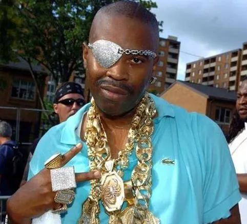 结婚时请了3个伴娘,发现这婚可能结早了...总要给别人留点机会啊