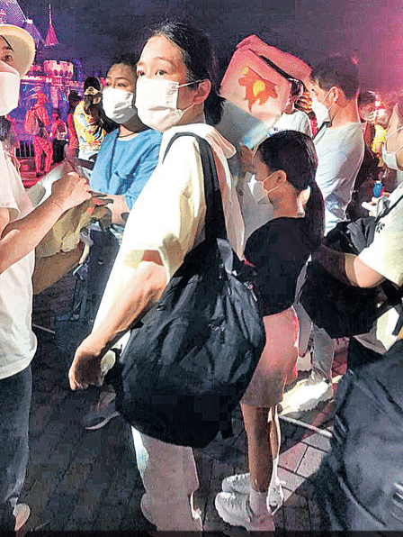 刘德华|刘德华朱丽倩恩爱合体，穿情侣装观看10岁女儿演出，口碑爆赞