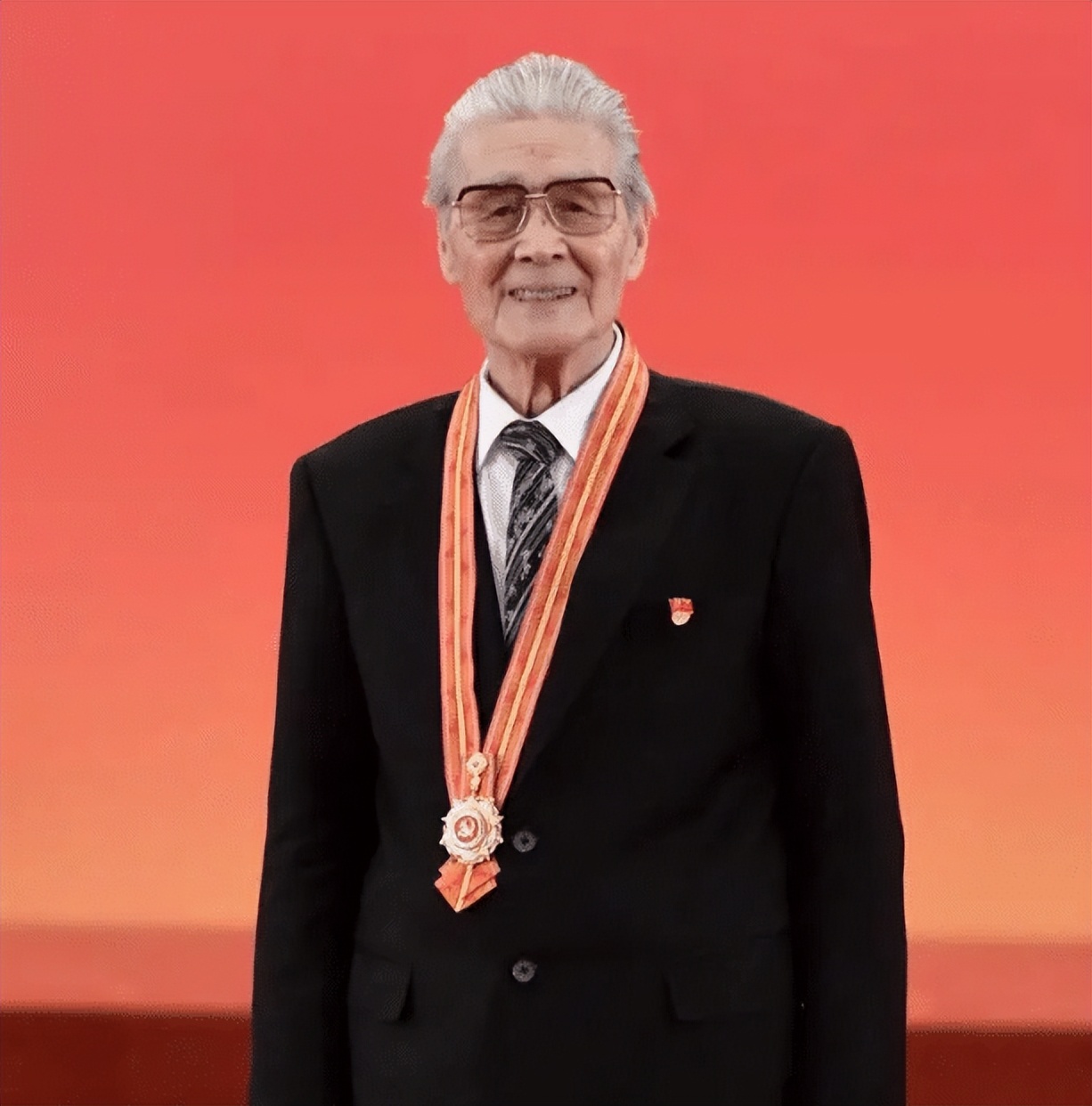 蓝天野|《封神榜》众主演悼念蓝天野，纣王妲己武王扮演者齐发声送别太公