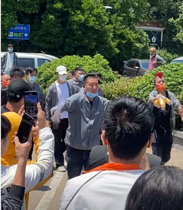 范丞丞|范丞丞新剧开机，面部发福胖出双下巴，颜值下滑被嘲像素人