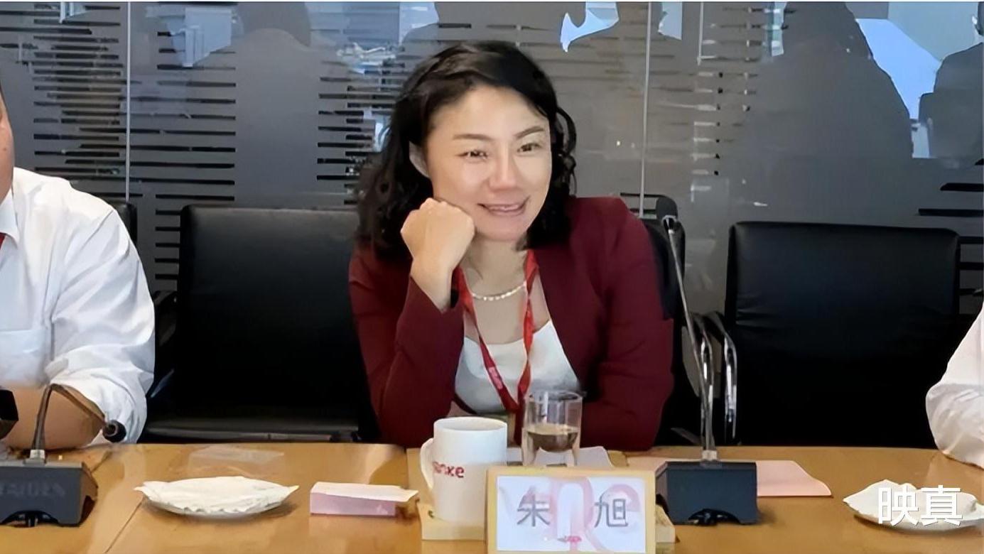 秘书|年薪849万，年终奖1000万，万科女董秘47岁仍未婚：单身很快乐