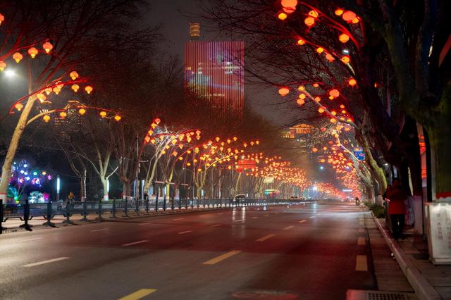 快来打卡郑州这条街！满街红灯笼显年味，你心动了吗？