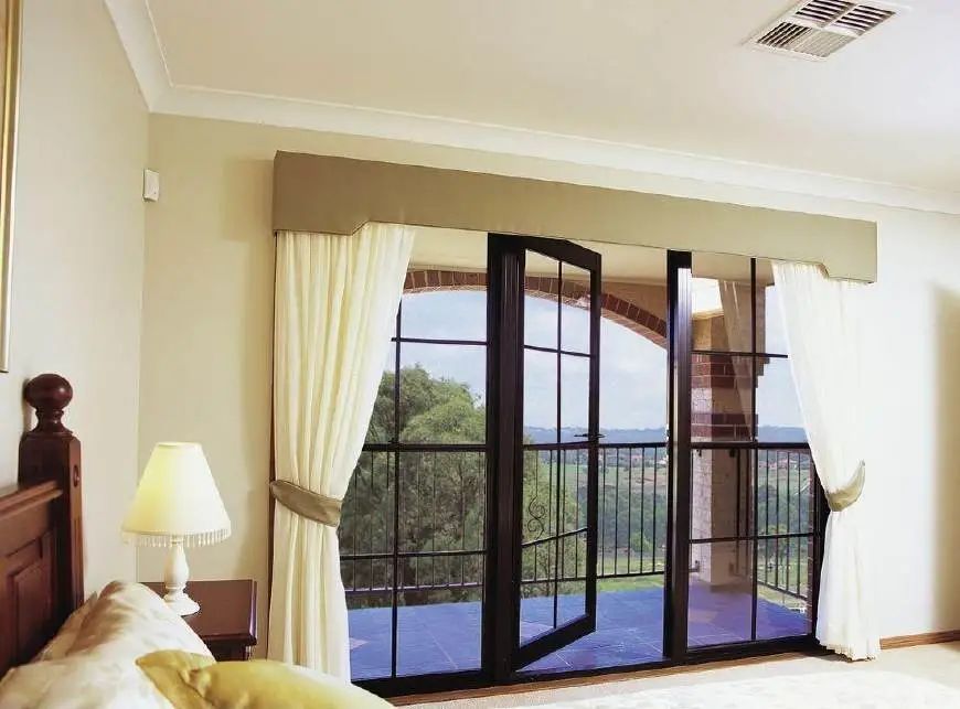 窗帘别再傻傻用罗马杆了,聪明人喜欢装这种,美观又防尘