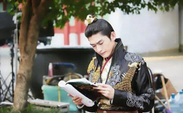 锦衣夜行|时隔8年张翰《锦衣夜行》被拍卖,起拍价2814万,剧中配角已走红