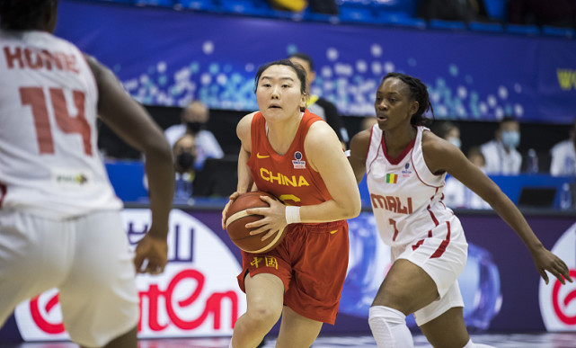 中国女篮|中国女篮一大奇兵！19分钟轰9+3+3，给机会便爆发，值得郑薇信任