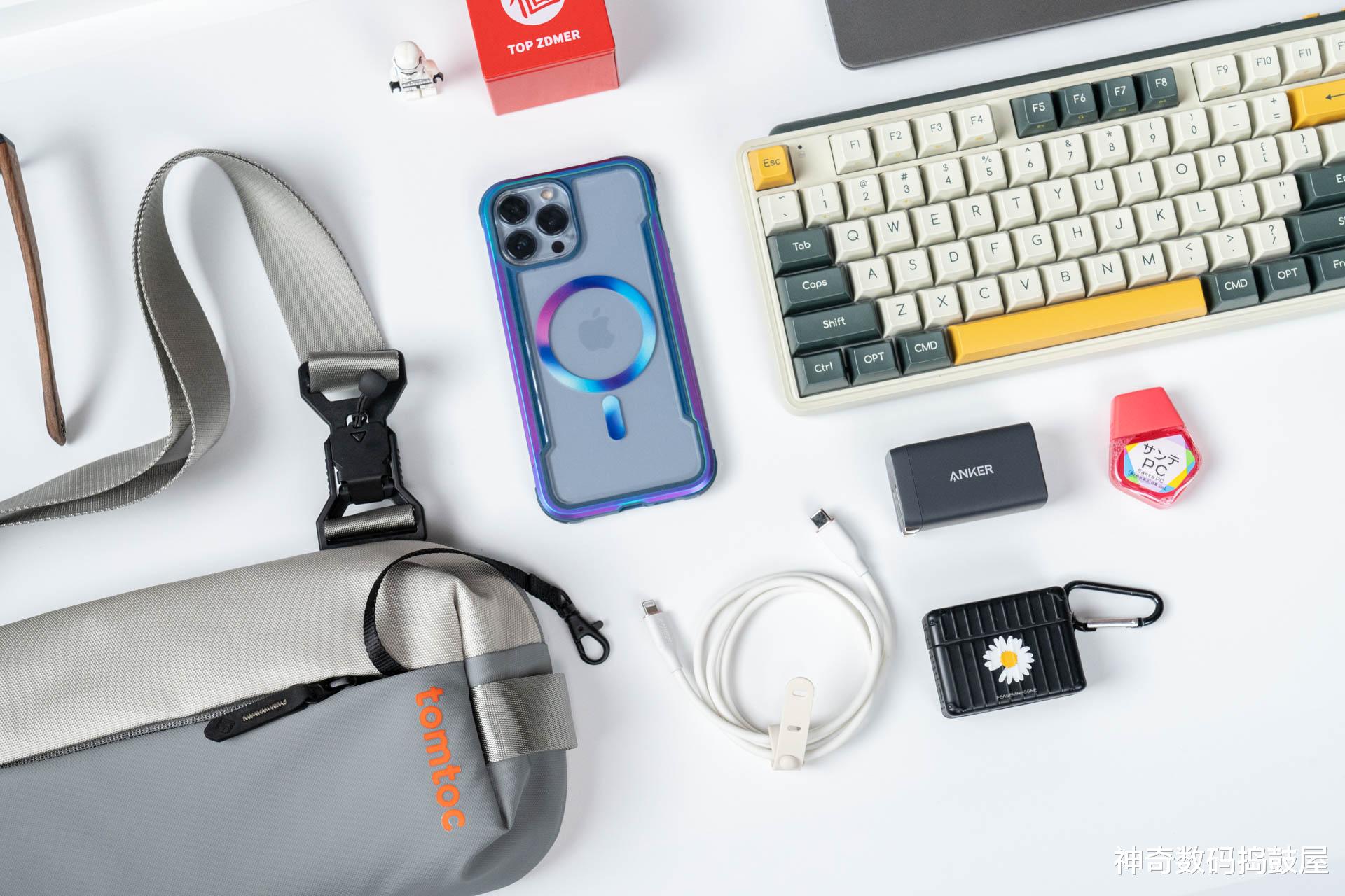 立讯精密|给充电做减法，“一站式”充电体验：Anker 安克65W三口超能充