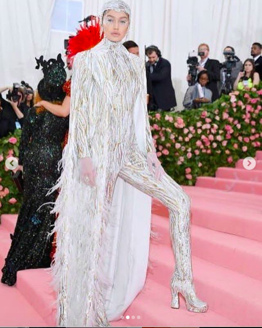 Met Gala|2019 Met Gala一开场就吓到胆肥，李宇春变女人，邓文迪变花仙子