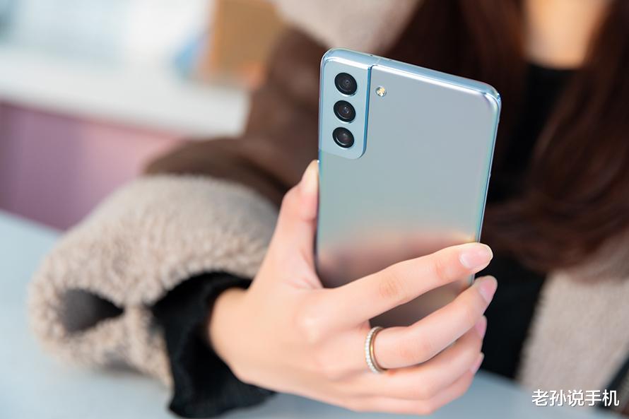 三星|二手机比新机更贵？三星上架Galaxy S21官翻机，还不送充电器！