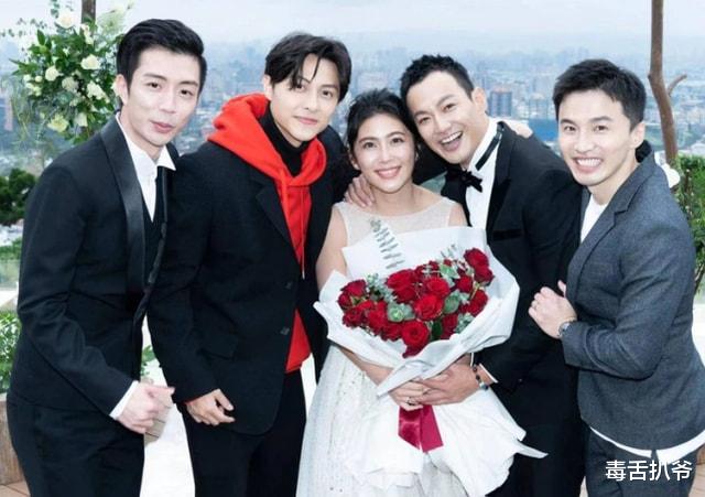 威廉|棒棒堂威廉宣布结婚！与老婆玫瑰墙前甜蜜合影，女方否认怀孕