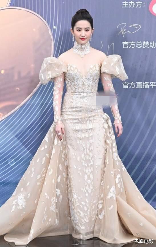 连衣裙 微博之夜红毯：刘亦菲靠脸撑，王一博帅回来，姚晨：我土但我自信