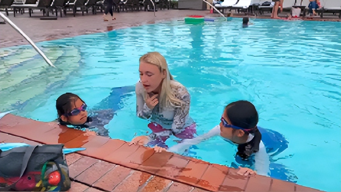 林熙蕾|林熙蕾携全家度假颜值逆龄，与富豪老公如隔代，俩女儿似妈颜值高