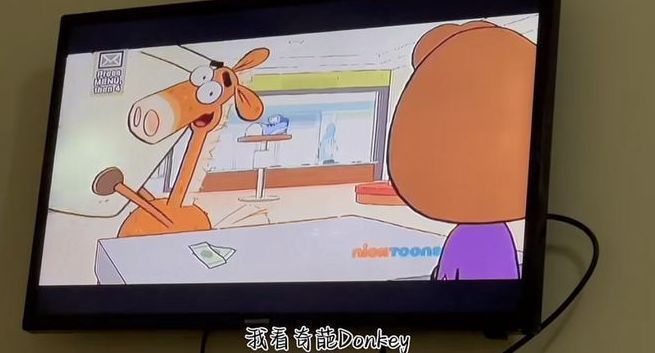 脐带|周周在西非官宣产子,黑人老公亲自剪脐带,孩子不是黑皮肤引热议