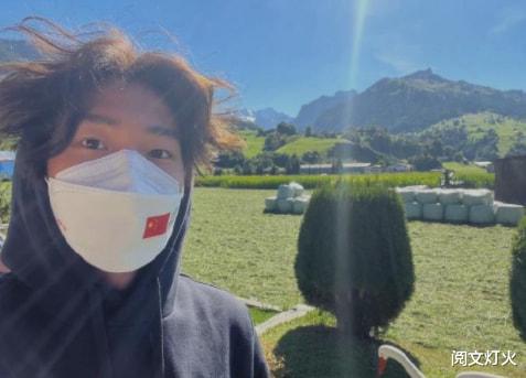 苏翊鸣|太帅了！苏翊鸣剪掉头发，晒与妈妈合照，妈妈颜值气质堪称完美