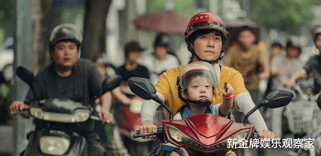 易烊千玺|易烊千玺太有排面！春节档主演两部电影，还在人民日报发文谈春晚