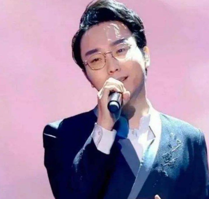 赌王|从“服务员”到“贵妃”，被辱骂的20年间，李玉刚究竟经历了什么