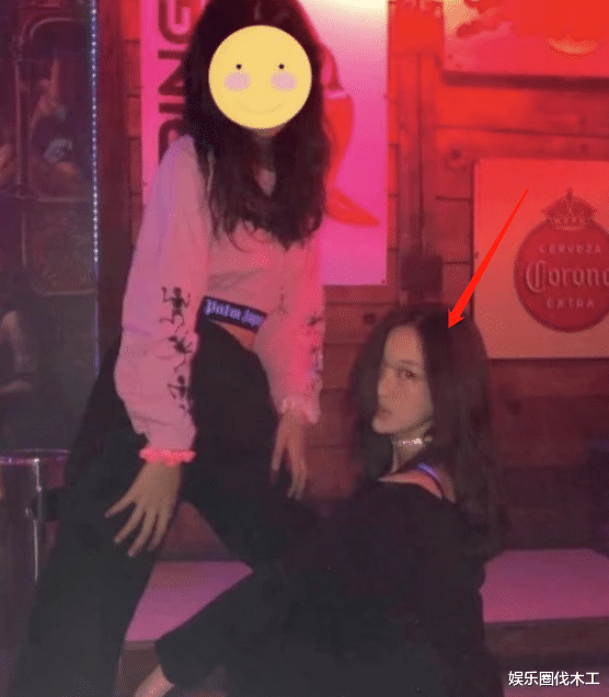 李嫣|李嫣国外豪华游引争议!翘课逃学与辣妹嗨玩数月,成真正不良少女