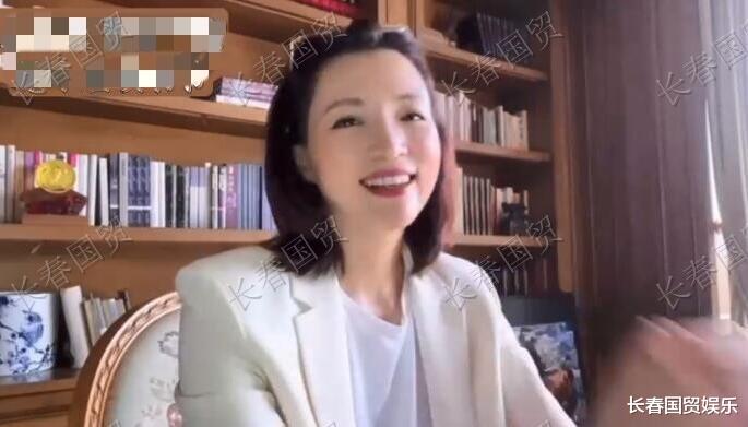 董卿|“央视一姐”董卿近照曝光,淡妆出镜知性优雅气质佳