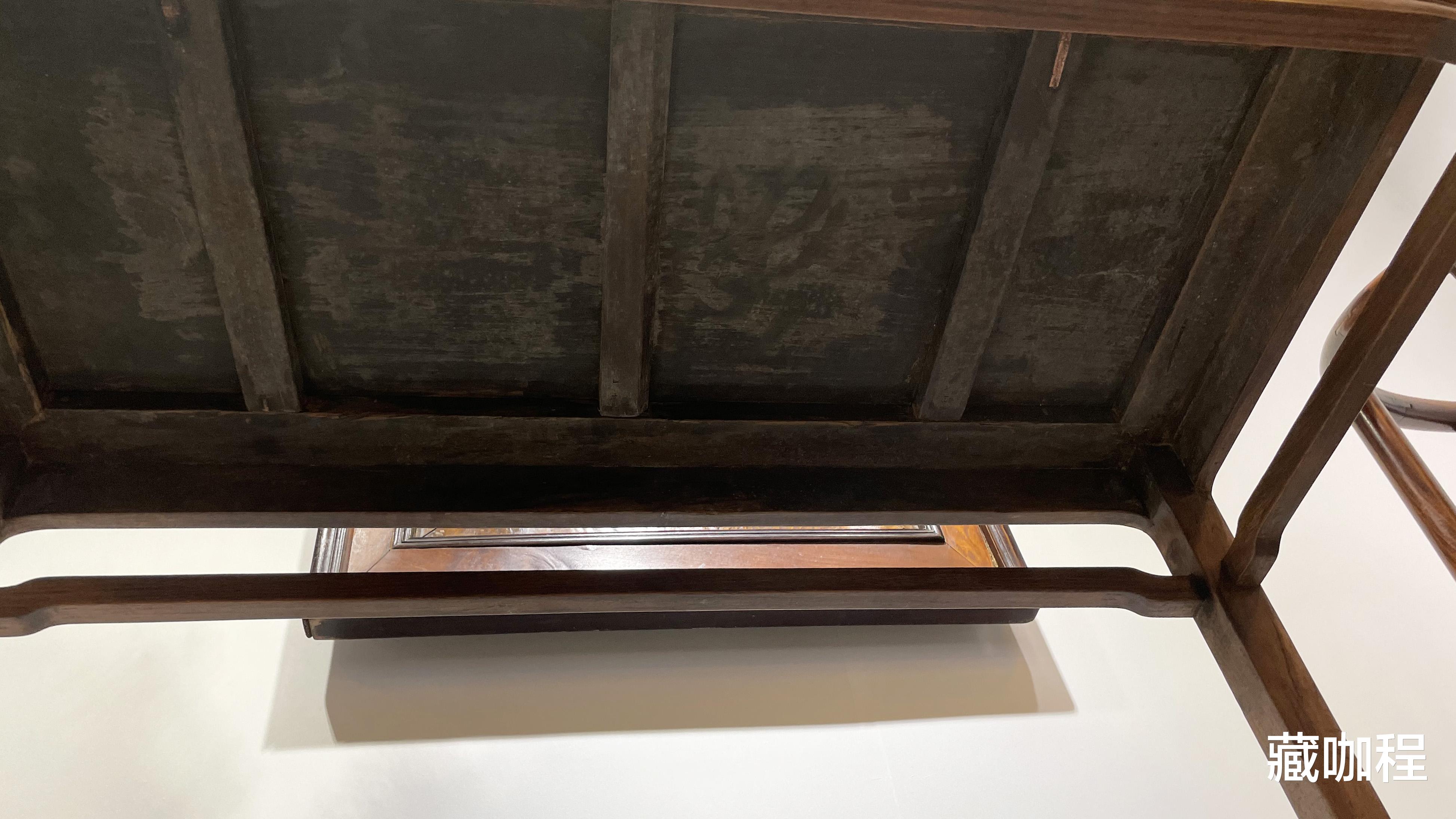 |器型标准、用料规整，清黄花梨条桌高挑身形