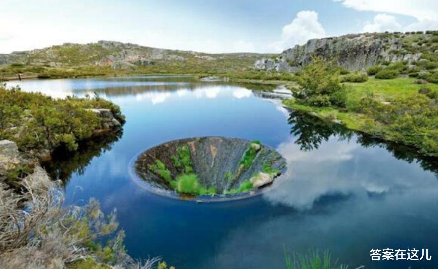 葡萄牙湖面上的地球破洞是什么?水去哪了?这种“深洞”很常见
