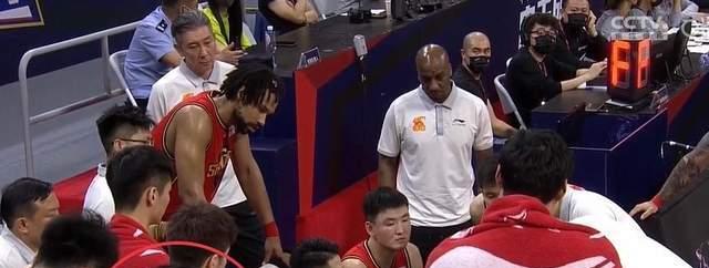 深圳男篮|贺希宁遭遇周琦式的难题很难昂首离开，沈梓捷决定球队下赛季上限