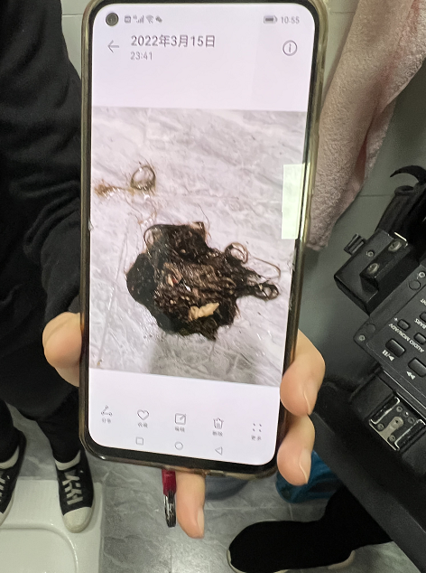 新装修的柜子泡在污水里，班都不敢去上！楼下邻居：我也是受害者