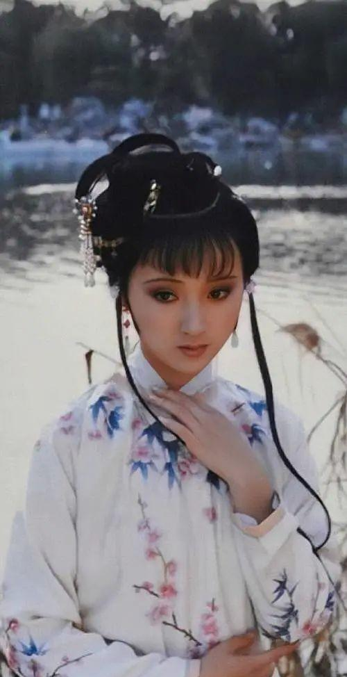 明星 假发，假臀，假肌肉？明星“好皮囊”下，是眼见不一定为实的真相