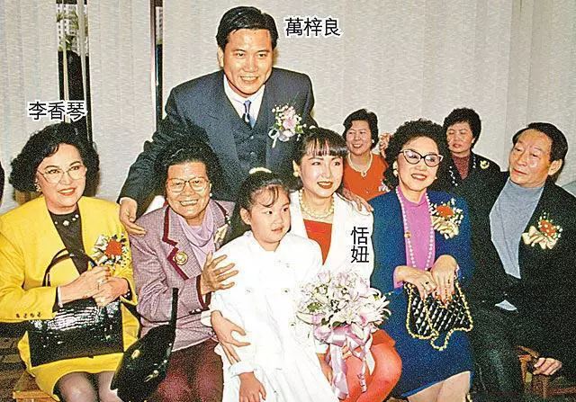 万梓良|万梓良告慰前妻恬妞：虽然离了婚，但是你和你女儿，仍是我的亲人