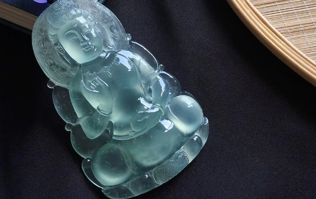 翡翠|翡翠色彩也能衡量玉石价值，购买前要了解相关知识，你学会了吗？