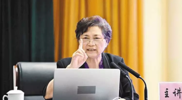 娱乐圈|李兰娟还在为科学家说话，就已经有明星抗议，嫌片酬1亿太少