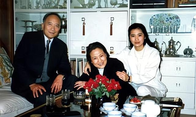 王文娟|“天上掉下个林妹妹”:欧阳奋强新发视频,缅怀越剧大师王文娟