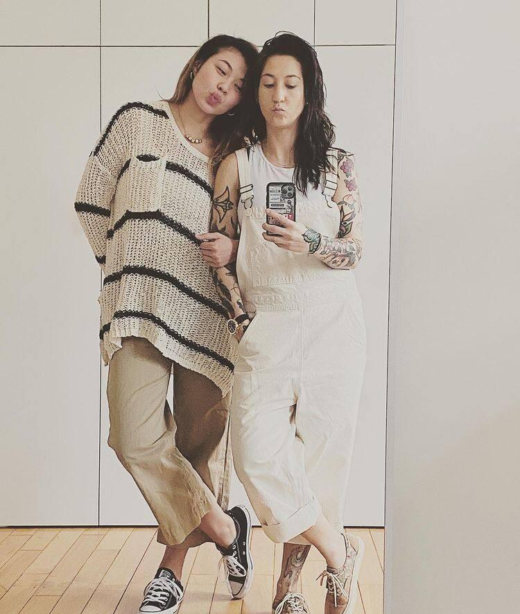 王敏德|星二代大方办同性婚礼！王敏德长女王曼喜嫁恒隆创始人孙女